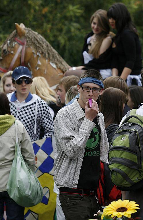 Barevným průvodem městem a následnou volbou krále/královny vyvrcholila v pátek 7. května tradiční oslava jara a  studentského života Majáles v Českých Budějovicích. 