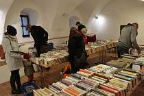 Prodej vyřazených knih z českokrumlovské knihovny. Přijít můžete do pátku 12. listopadu.