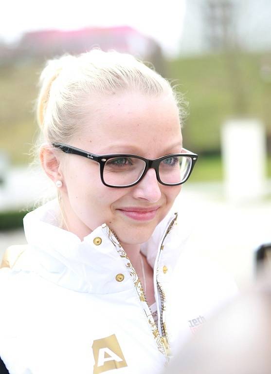 Aneta Boušková, studentka Gymnázia Pierra de Coubertina v Táboře, se stala v pondělí půlmilióntým návštěvníkem informačního centra Jaderné elektrárny Temelín.