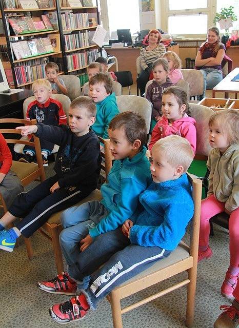 Týden knihoven v Českých Budějovicích.  Poprvé do knihovny na sídlišti Vltava zamířily děti z Mateřské školy Jizerská.