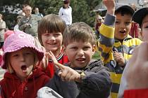 Den země ve čtvrtek odpoledne oslavily i děti a jejich rodiče v mateřské škole Františka Ondříčka na sídlišti Vltava.