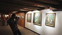 Otto Placht, malíř jihoamerické džungle, se představuje v českokrumlovském Egon Schiele Art Centru. Výstava Duše pra/lesa přináší ještě díla syna šamana Dimase Paredese Armase a Jaroslava Hněvkovského (snímek z jeho výstavy).