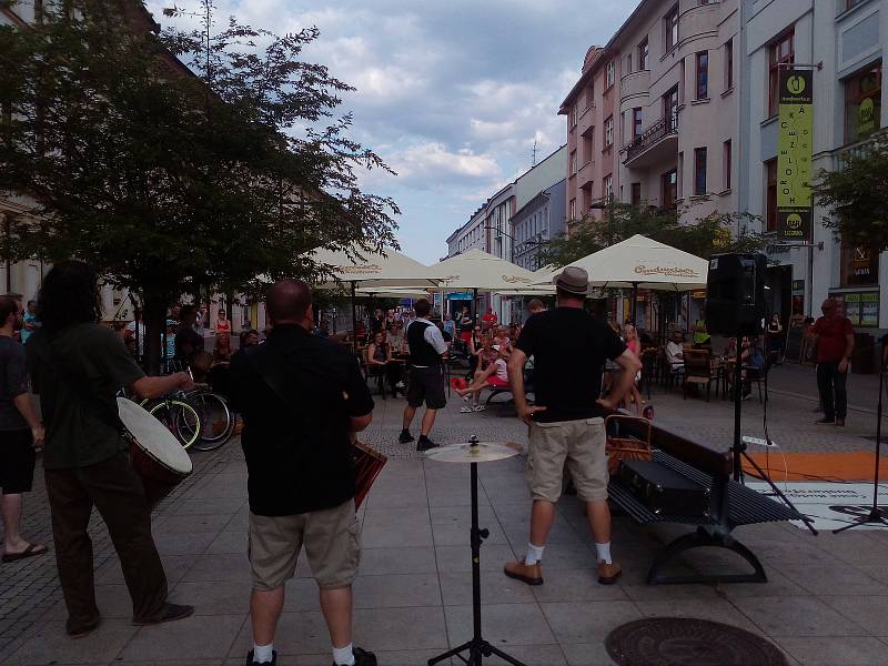 České Budějovice ožily vystoupeními pouličních umělců.