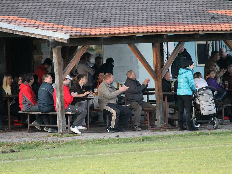 Nemanice porazily Horní Stropnici 7:0 a stráví zimu v čele okresního přeboru.   