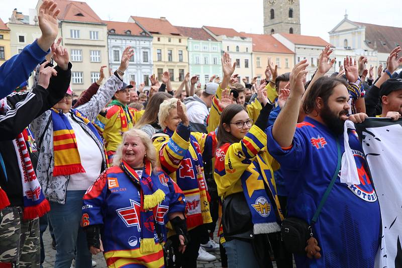 Fanoušci Motoru České Budějovice prošli v průvodu městem.
