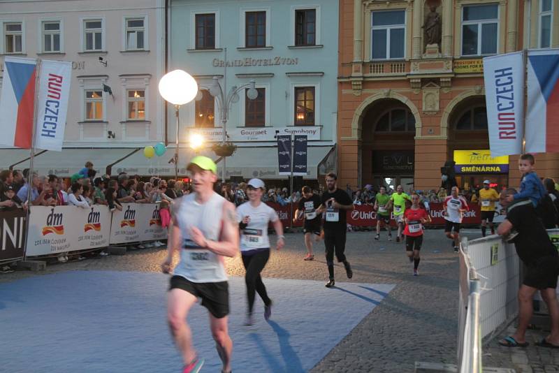 Závodníci Mattoni 1/2Maratonu 2016 v Českých Budějovicích.