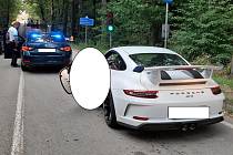 Řidiče Porsche 911 GT3 zarazily semafory a protijedoucí auta v omezení