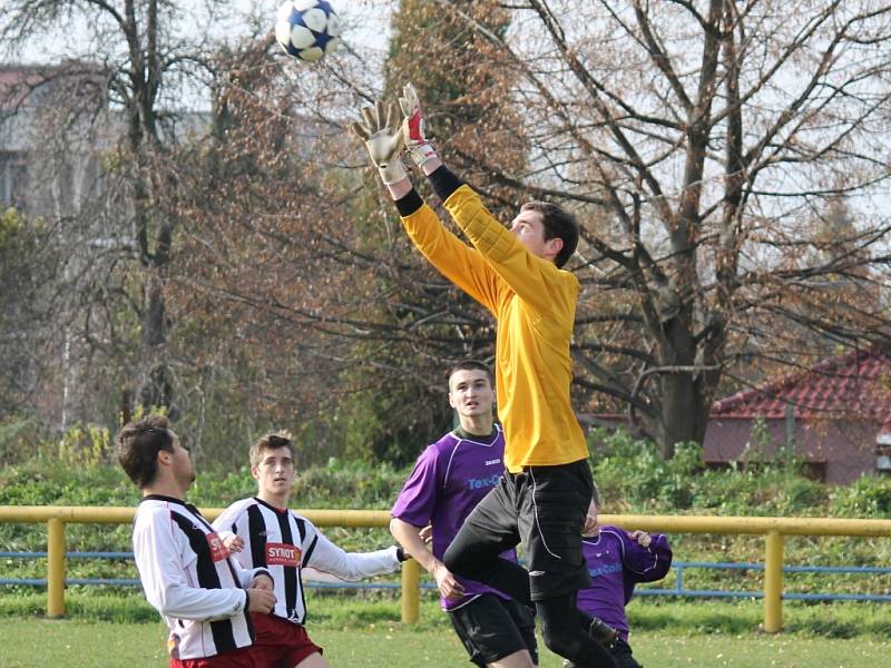 Fotbalisté Lokomotivy zakončili podzim domácí výhrou s Lišovem 2:1.