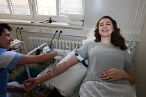 Na transfuzní českobudějovické nemocnice se vypravila darovat krev také Katka Kuboušková. Zapojila se tak do akce Budějovického majálesu.