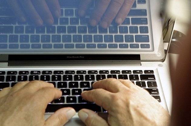 Dva muži odpojili na Třebíčsku stovky lidí od počítačů. Soud jim rozdal tresty