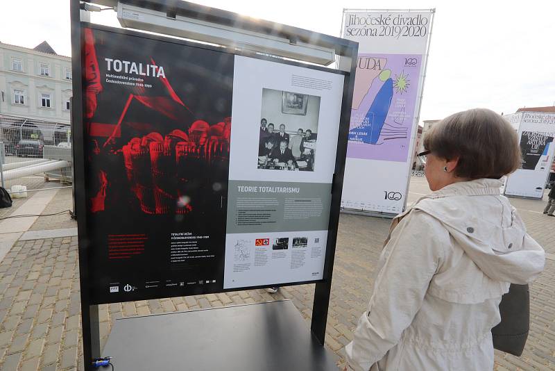 V Českých  Budějovicích začala putovní výstava Totalita: Multimediální průvodce 1948-89.