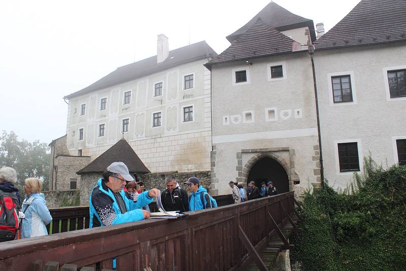 Pasažéři Vlaku Josefa Seidela se v sobotu vydali na Novohradsko, kde díky i více než sto let starým snímkům sledovali proměny krajiny i obcí.