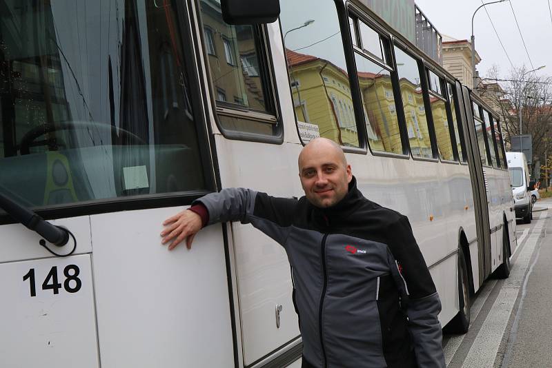 Poslední jízda autobusu Karosa číslo 18 v Českých Budějovicích. Na snímku s řidičem Matyášem Palkovičem.