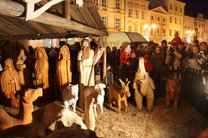 Rozsvícení vánočního stromečku a adventní trhy na českobudějovickém náměstí.