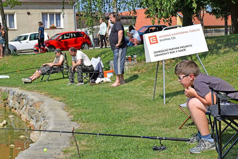 Čtyřiatřicet rybářů se v sobotu utkalo v Nákří o ČEZ kapra a Nákeřského kapra.