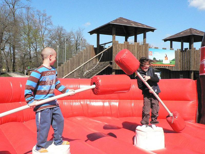 Adrenalin park a sportovní centrum v Hluboké nad Vltavou nabízí řadu atrakcí. O víkendu je doplnily další.