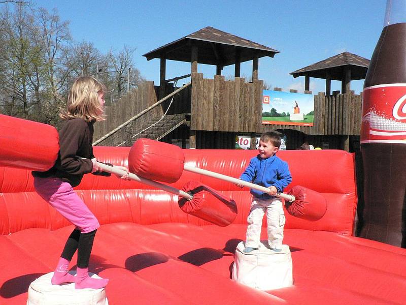 Adrenalin park a sportovní centrum v Hluboké nad Vltavou nabízí řadu atrakcí. O víkendu je doplnily další.