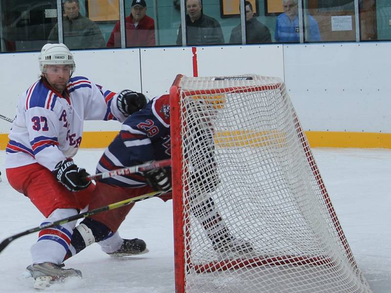 Hokejisté Hluboké B remizovali v Kuki aréně s Rangers Ševětín 6:6, druhé semifinále se hraje v sobotu v Centru Pouzar.