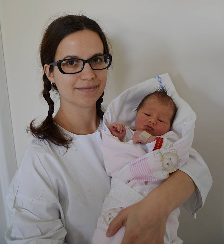 Štěpánka Hošková z Týna nad Vltavou. Lucie a Roman Hoškovi se radují z prvorozené dcery narozené 22. 3. 2018 v 18.08 hodin, vážila  3,5 kg a měřila 50 cm.