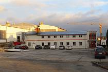 Beton se v Hubenově vyrábí už od 70. let minulého století. Zaměstnanci Prefy Hubenov v současné době pracují v pěti halách, z nichž tři jsou výrobní, v další se připravují ocelové výztuže a poslední slouží jako míchací centrum.