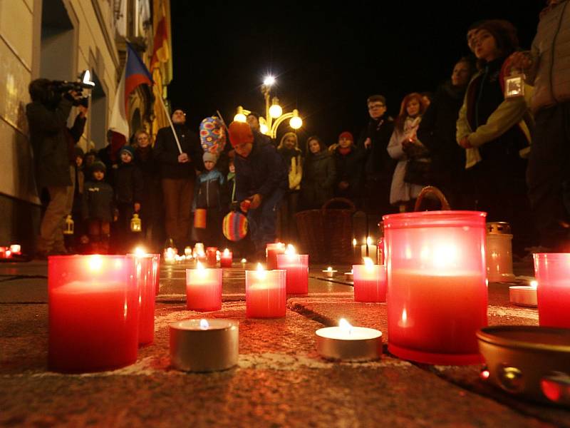 Oslavy 17. listopadu na českobudějovickém náměstí Přemysla Otakara II.