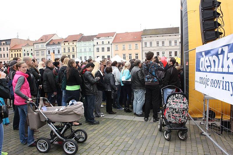 Sobotní food festival Gastrotour na českobudějovickém náměstí Přemysla Otakara II. zpestřil svým vystoupením šéfkuchař Zdeněk Pohlreich.