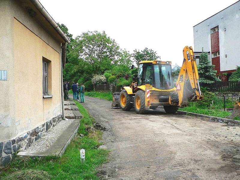 Doubravice vylepšuje místní komunikace.