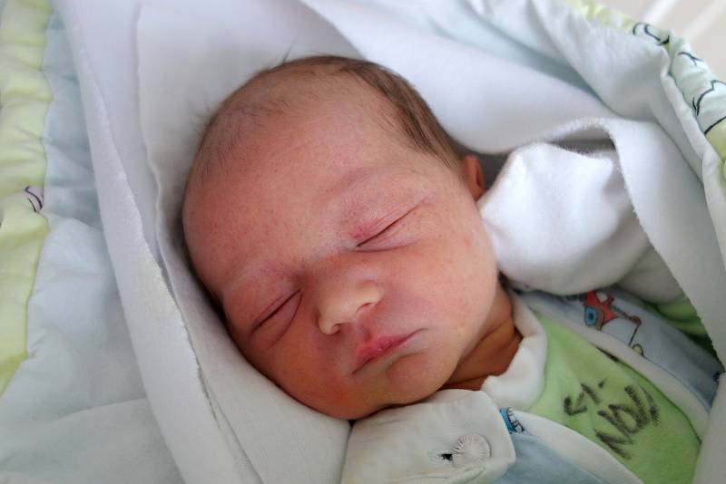 Dvouletý Lubošek už se nemohl dočkat svého mladšího brášky Jana Laciny z Českých Budějovic, který svět poprvé uviděl 12. 9. 2017 v 10.43 h. Novorozenec vážil 3,65 kg.