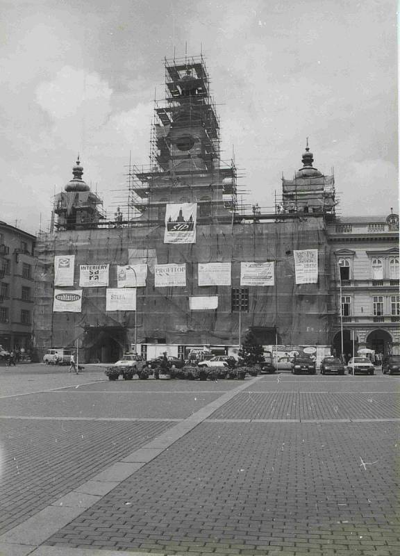 Generální oprava městské radnice. Foto ze sbírky fotografií a pohlednic Jiřího Dvořáka poskytl Státní okresní archiv České Budějovice.