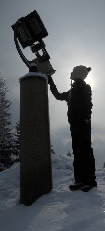 Převaha slunečních dní na vrcholu Kleti (1084 m.n.m.), v průměru 2012 hodin za rok, což znamená 5,5 h, den co den, předurčila toto místo pro astronomická pozorování.