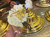 Během festivalu Město lidem, lidé městu bude možné si dát ve zmrzlinárně 7. nebe v Krajinské ulici charitativní zmrzku - stejně jako každého 7. v měsíci - se 24karátovým jedlým zlatem z madagaskarské bourbon vanilky a íránského ambroziového šafránu ve sme