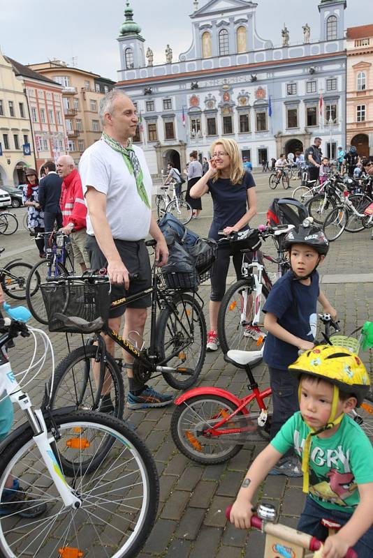 Přes hrozící déšť se v sobotu odpoledne konala v Českých Budějovicích početně hojně obsazená Velká jarní cyklojízda.