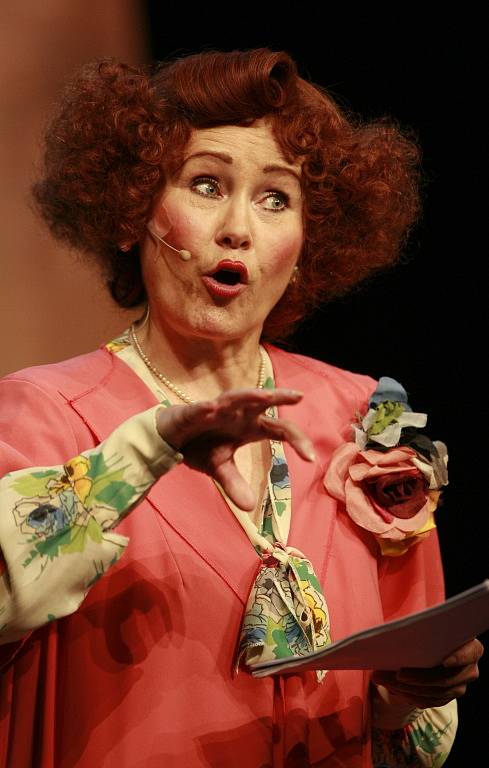 Herečka Daniela Bambasová si nyní připomíná 30 let v Jihočeském divadle. Na snímku jako teta Kateřina při předávání jihočeských Thálií, rok 2012.