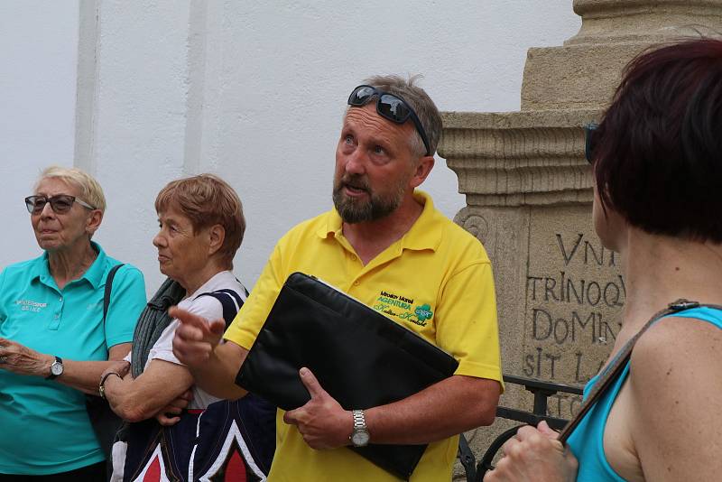 Den památek v Českých Budějovicích kromě řady přednášek zahrnul i plavbu Malší a Vltavou.