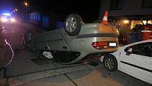 Havárie opilého cizince skončila v Českých Budějovicích poškozením několika vozidel.