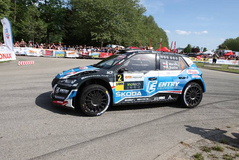 Rallye Český Krumlov má za sebou první etapu