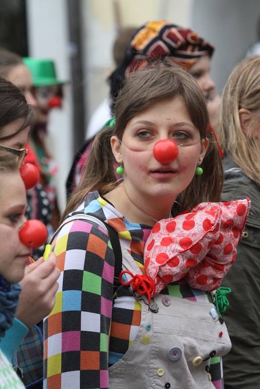 Více než tři tisíce studentů českobudějovických středních a vysokých škol v pátek prošly centrem města.