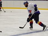 Milan Gulaš jako kapitán vede v tomto týdnu tréninky hokejistů Motoru.