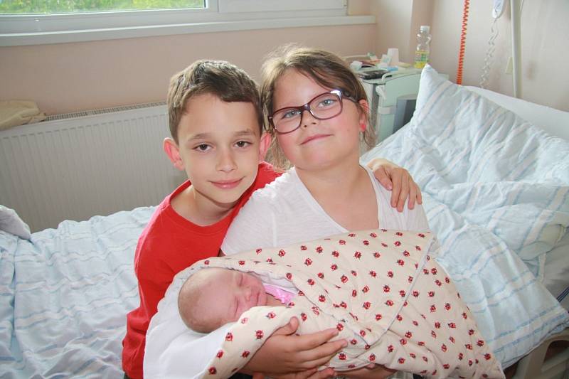 Laura Ševčíková, Lhenice.Dcerka Anety Ševčíkové se narodila  26.5. 2022 v 11.30 hodin s porodní váhou 3200 g. Doma se na Lauru těšili sourozenci Honzík (9) a Anetka (7).
