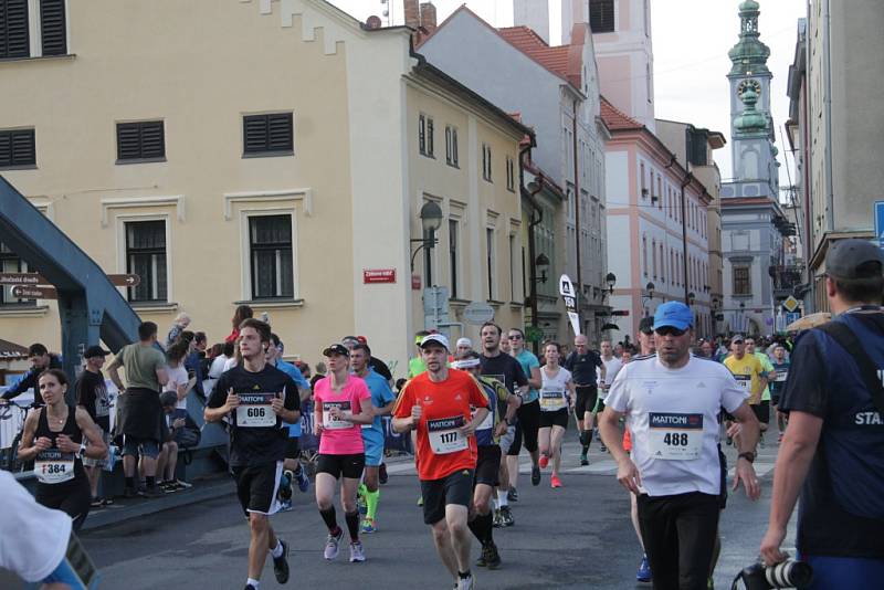 Závodníci Mattoni 1/2Maratonu 2016 v Českých Budějovicích.