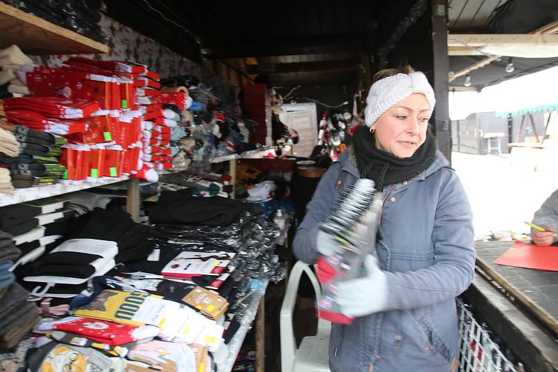 V pátek plné budějovické adventní městečko je téměř liduprázdné