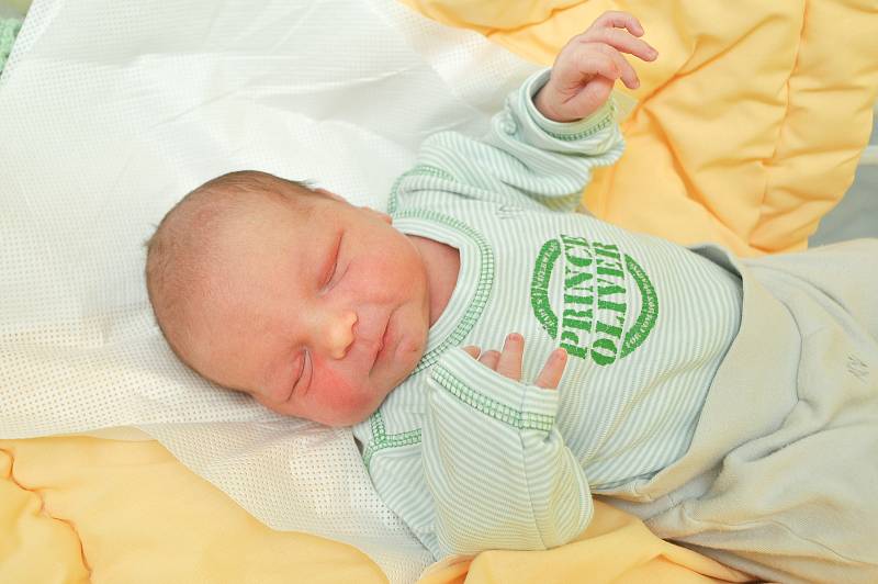 Jan Šmejkal z Kundratic. Honzík se narodil 10. 9. 2020 v 8.12 hodin a jeho porodní váha byla 3 500 g. Pětiletý Jaroušek měl z narození malého bratříčka velkou radost.
