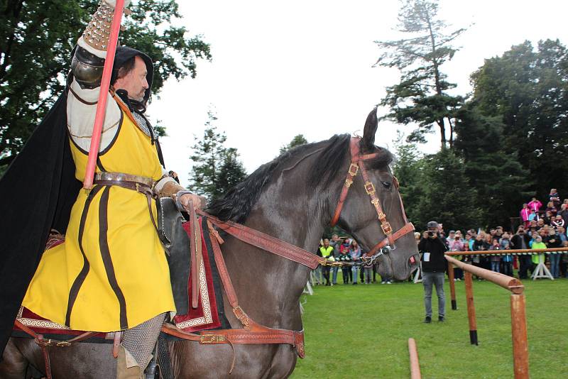 Slavnosti železné a zlaté vyvrcholily v sobotu odpoledne příjezdem krále Přemysla Otakara II. na Sokolský ostrov v Českých Budějovicích.