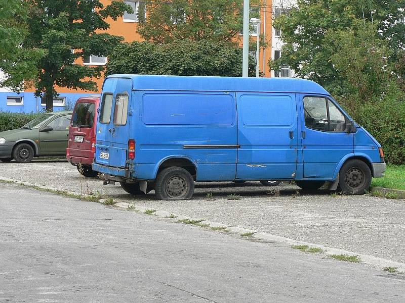 Parkoviště na sídlišti Vltava v Českých Budějovicích čeká oprava.