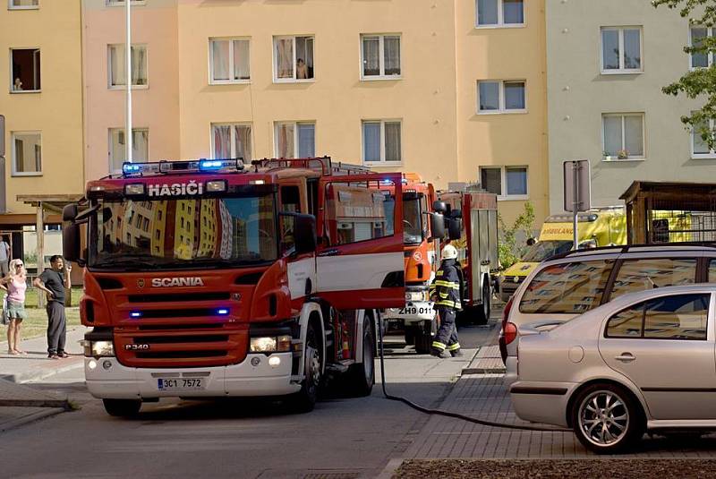 V sobotu odpoledne vypukl požár v jednom z bytů v panelovém domě v ulici V. Volfa.