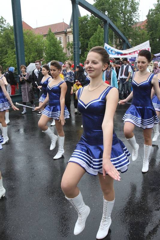 Více než tři tisíce studentů českobudějovických středních a vysokých škol v pátek prošly centrem města.