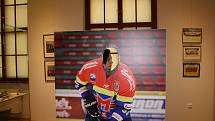 V Českých Budějovicích je do 30. dubna přístupná v Jihočeském muzeu výstava o hokeji ve městě.