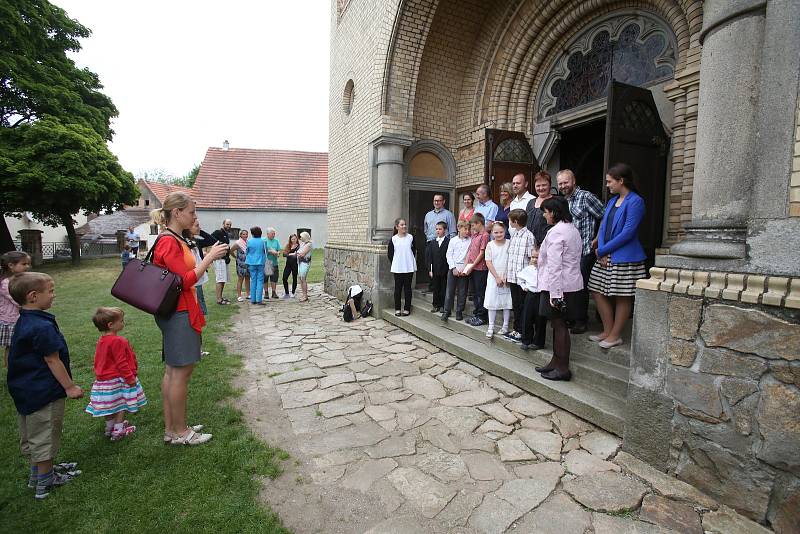 V Hosíně obnovili po osmdesáti lety tradici průvodu Božího těla.