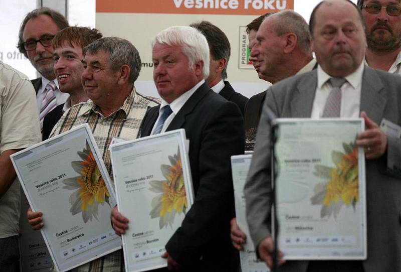 VŠECHNY CESTY VEDLY DO DRAŽÍČE. Vesnicí roku se v kraji stala Dražíč, kde se 19. srpna  konalo slavnostní vyhlášení. Vesnice byly posuzovány podle péče o zeleň a životní prostředí, za společenský život nebo za spolupráci obce a zemědělského subjektu. 