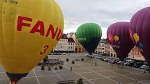 Čtyři horkovzdušné balony vzlétly ve čtvrtek v ranních hodinách z českobudějovického náměstí Přemysla Otakara II.